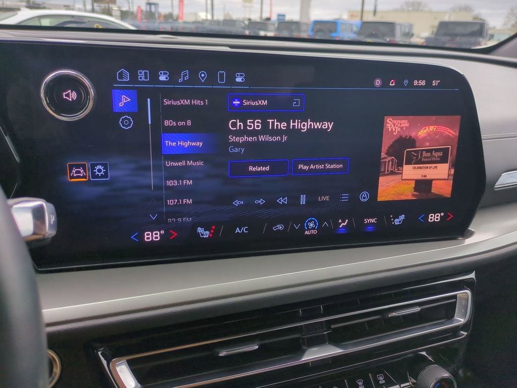 Used 2024 Chevrolet Traverse LT w/ Enhanced Driving Package image 18