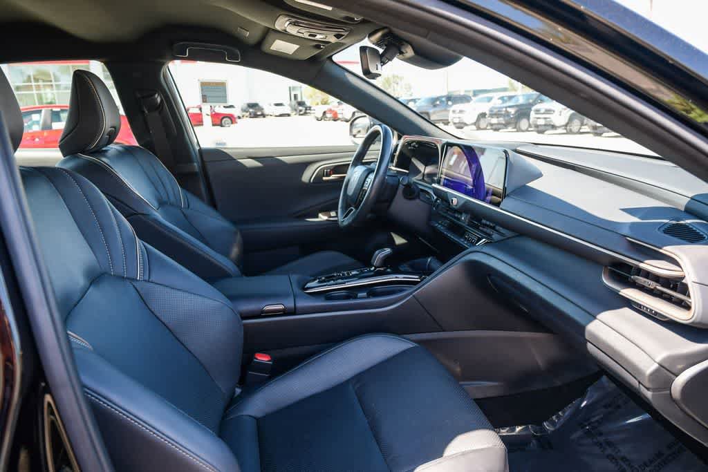 Used 2025 Toyota Crown AWD/4WD image 15