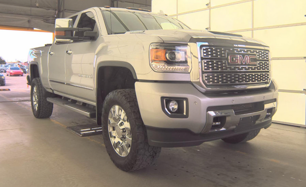 Used 2019 GMC Sierra 2500 Denali w/ Duramax Plus Package AWD/4WD image 1