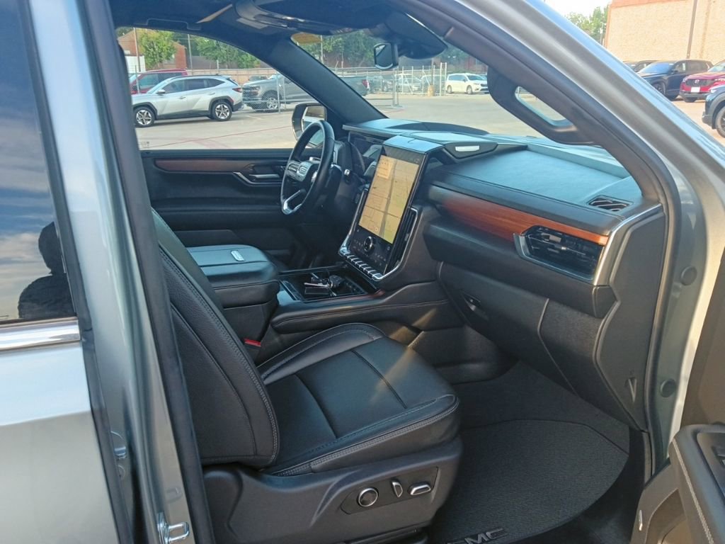 Used 2025 GMC Yukon Denali image 8