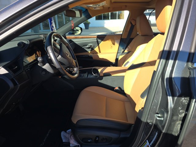 Used 2025 Lexus ES 350 w/ Premium Package FWD image 8