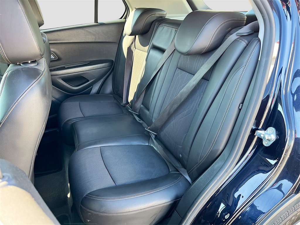 Used 2022 Chevrolet Trax LT w/ LT Convenience Package image 22