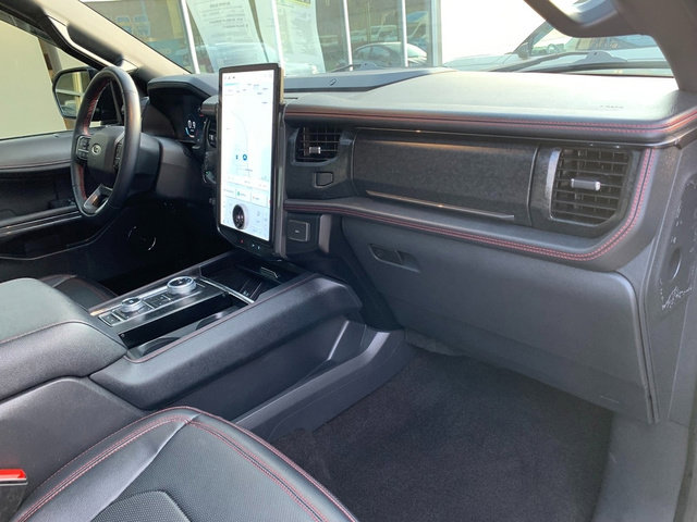 Used 2023 Ford Expedition Limited image 11