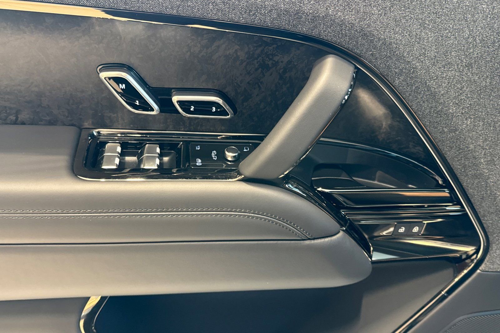 New 2026 Land Rover Range Rover Sport Autobiography AWD/4WD image 9