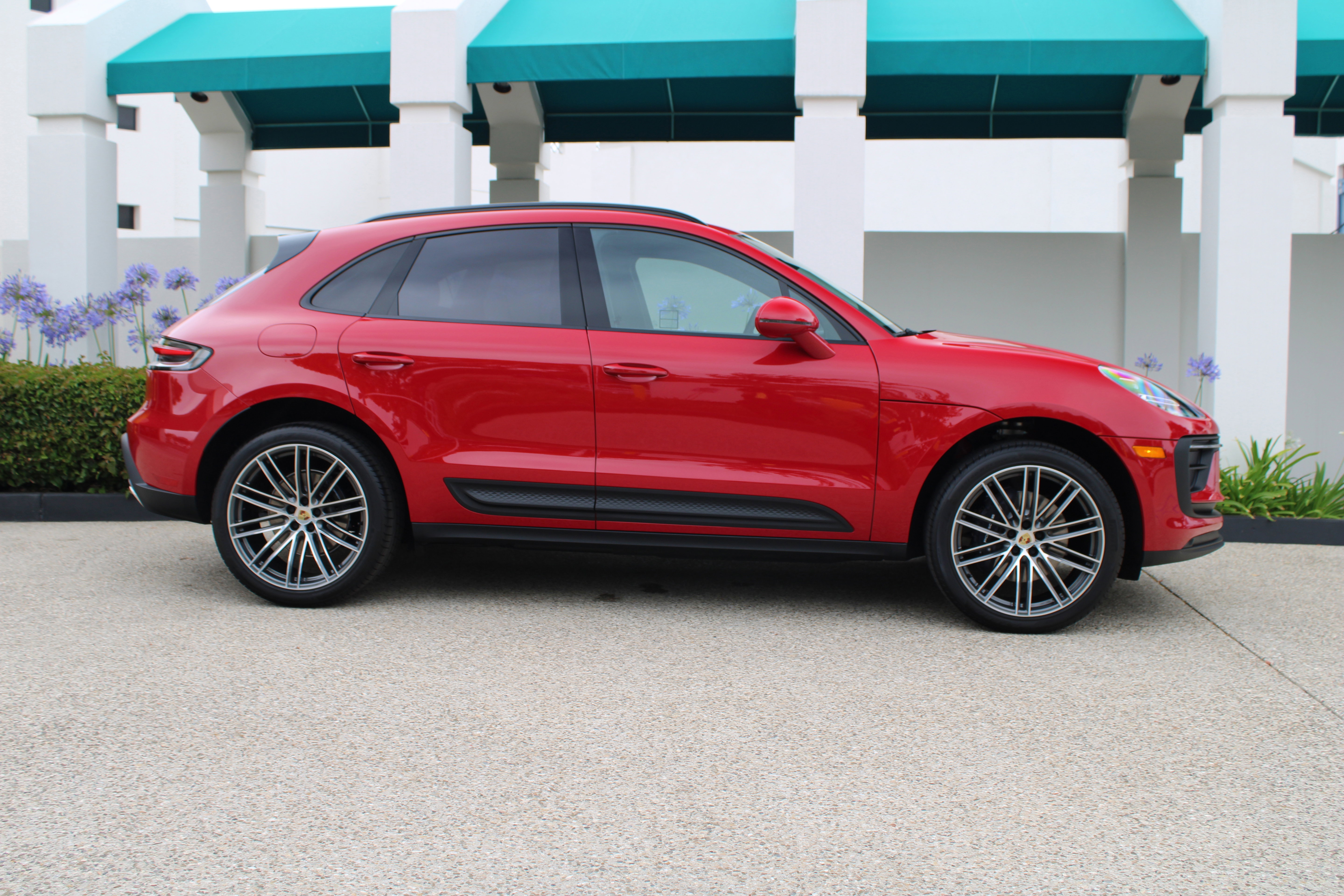 New 2025 Porsche Macan image 8