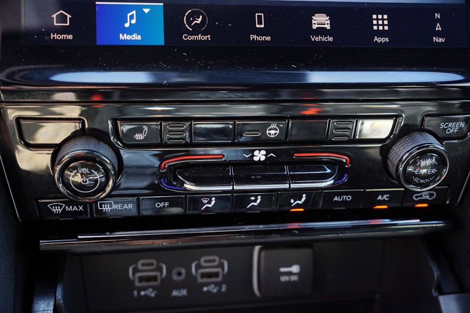 Certified 2025 Jeep Grand Cherokee Limited image 29