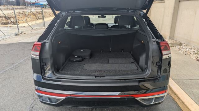 Used 2022 Volkswagen Atlas Cross Sport SEL R-Line image 13
