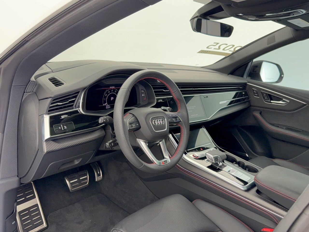 Certified 2025 Audi RS Q8 performance AWD/4WD image 4