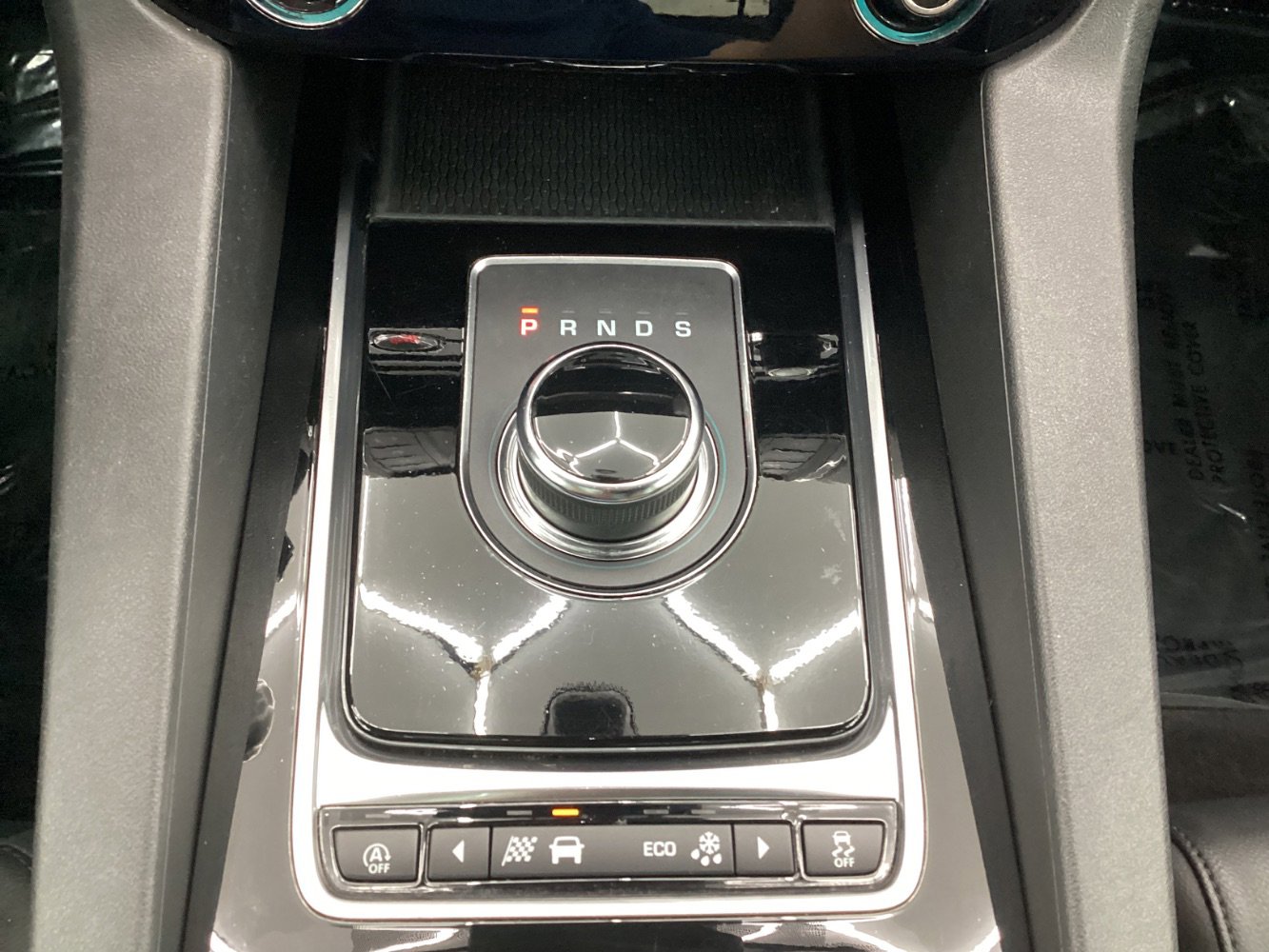 Used 2018 Jaguar F-PACE Premium image 37