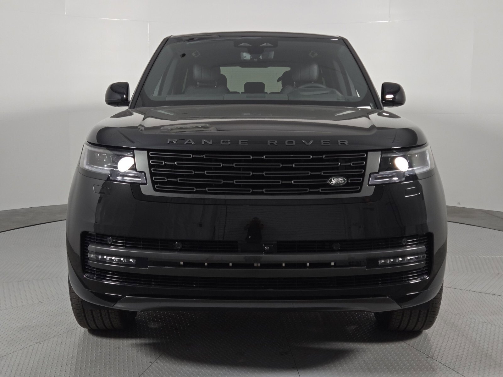 New 2025 Land Rover Range Rover SE image 8