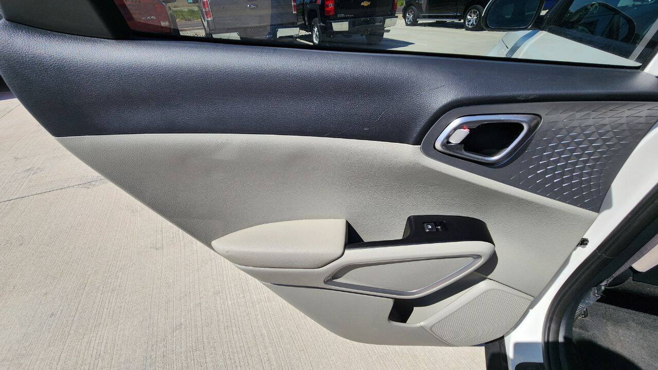Used 2023 Kia Soul LX w/ LX Technology Package FWD image 18