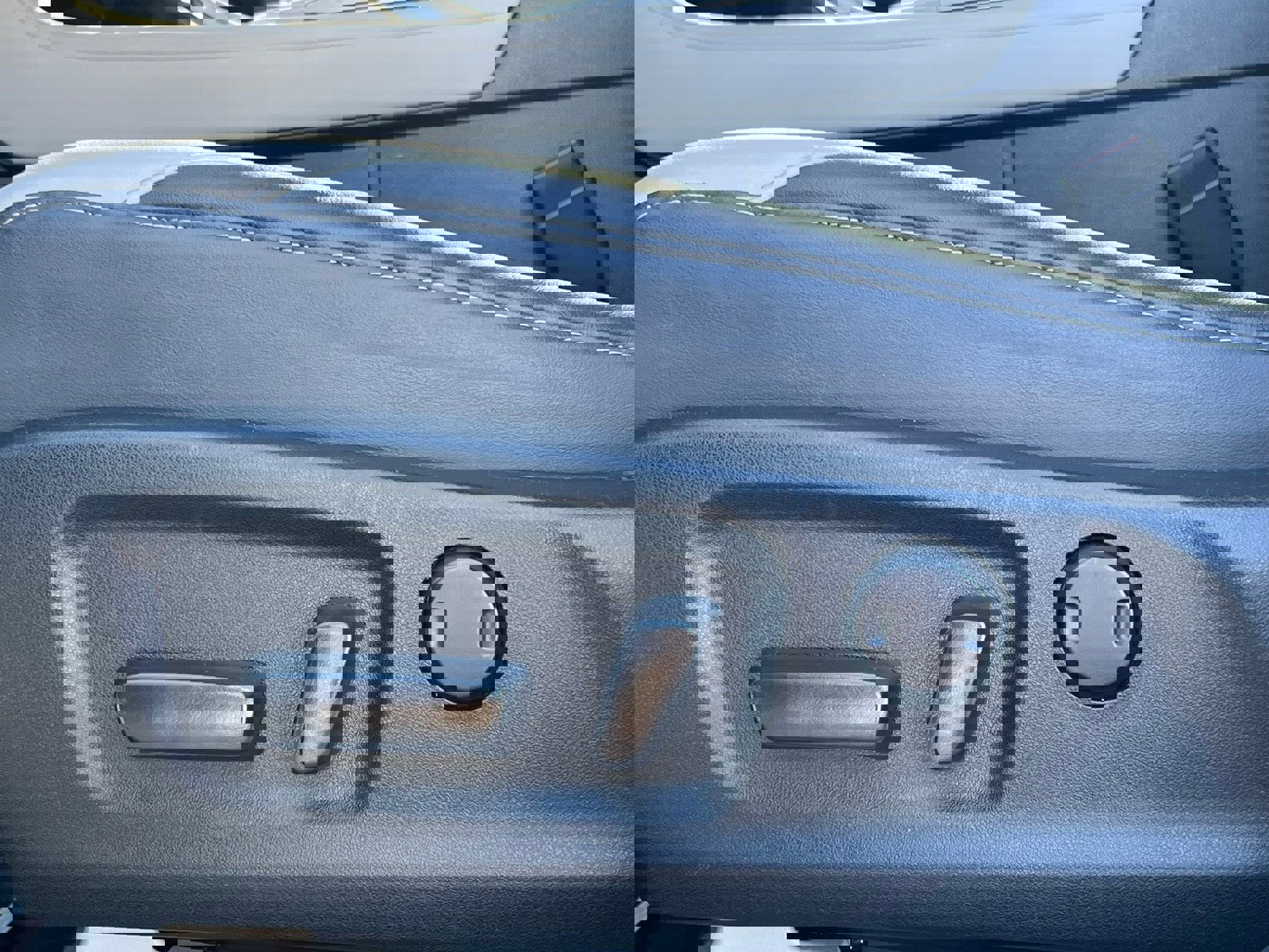 Used 2016 Lexus RX 450h AWD image 27