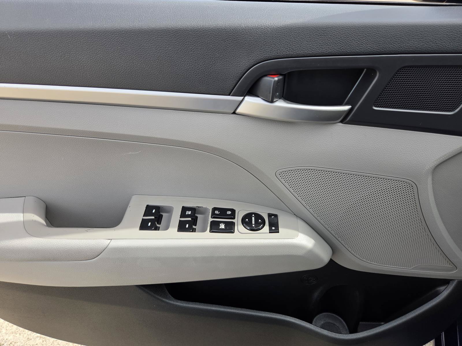 Used 2020 Hyundai Elantra SE FWD image 13