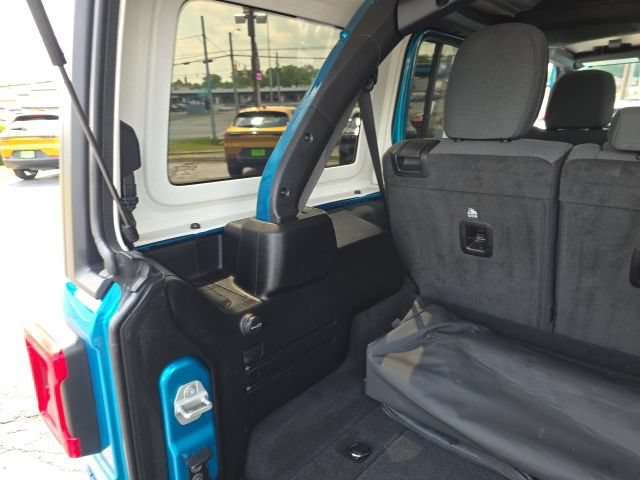 Used 2024 Jeep Wrangler Unlimited w/ Convenience Group AWD/4WD image 31