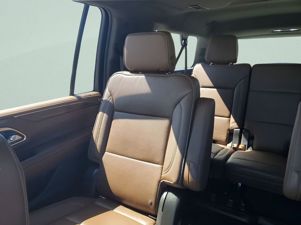 Used 2021 Chevrolet Suburban High Country image 12