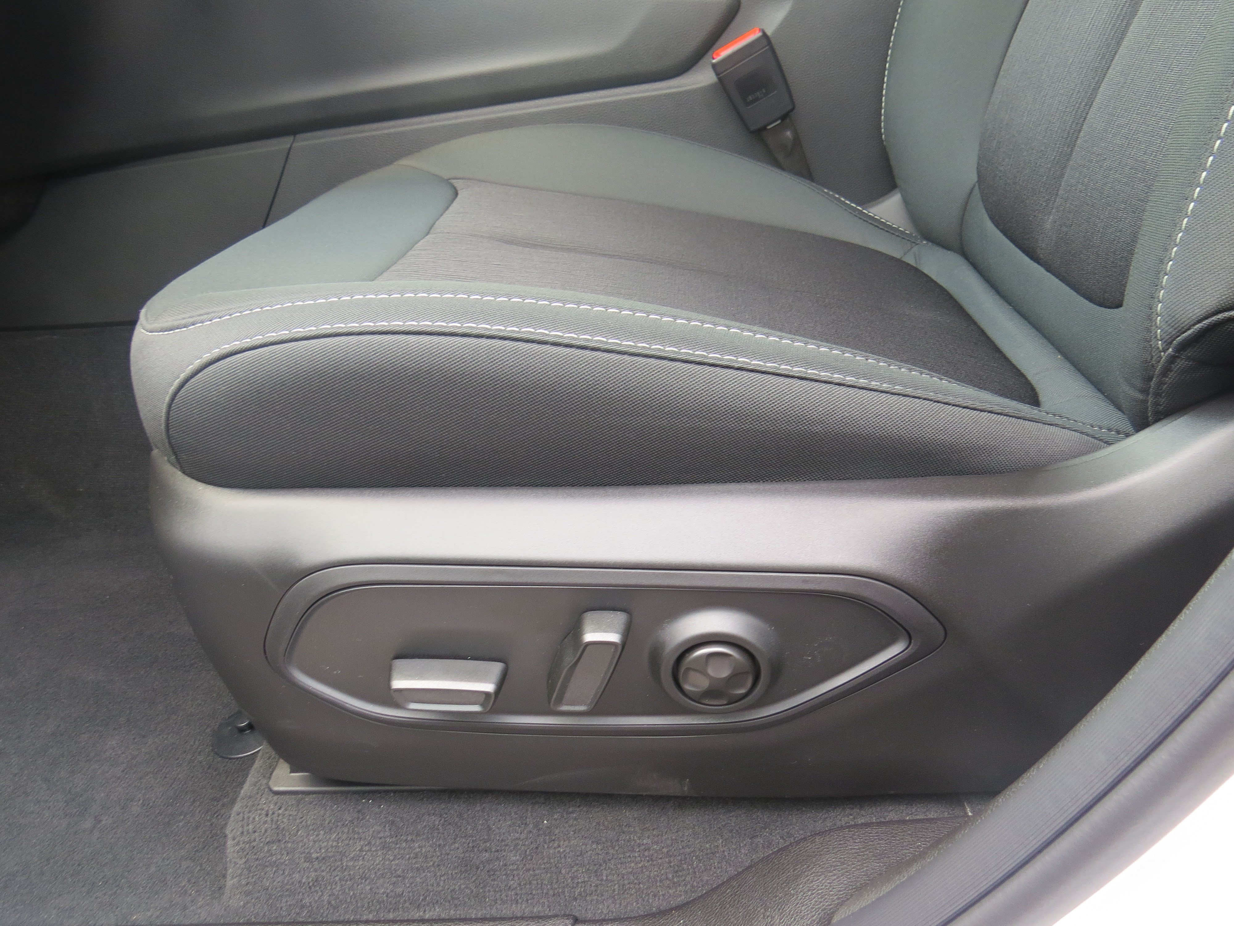 New 2026 Jeep Grand Cherokee Laredo RWD image 12