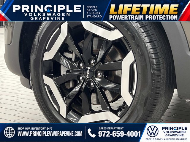 Used 2025 Kia Telluride S FWD image 6