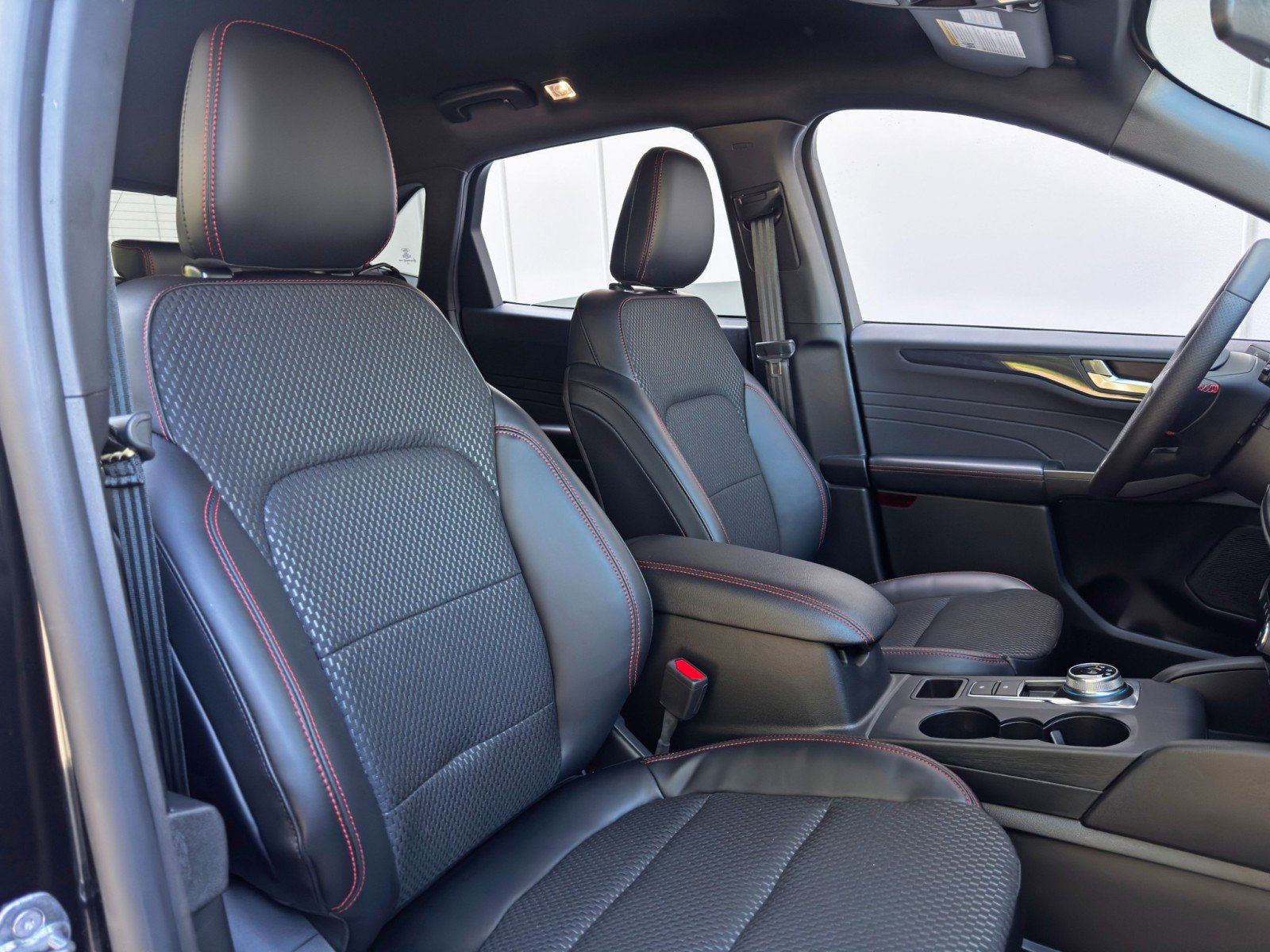 Used 2024 Ford Escape ST-Line w/ Tech Pack #1 image 33