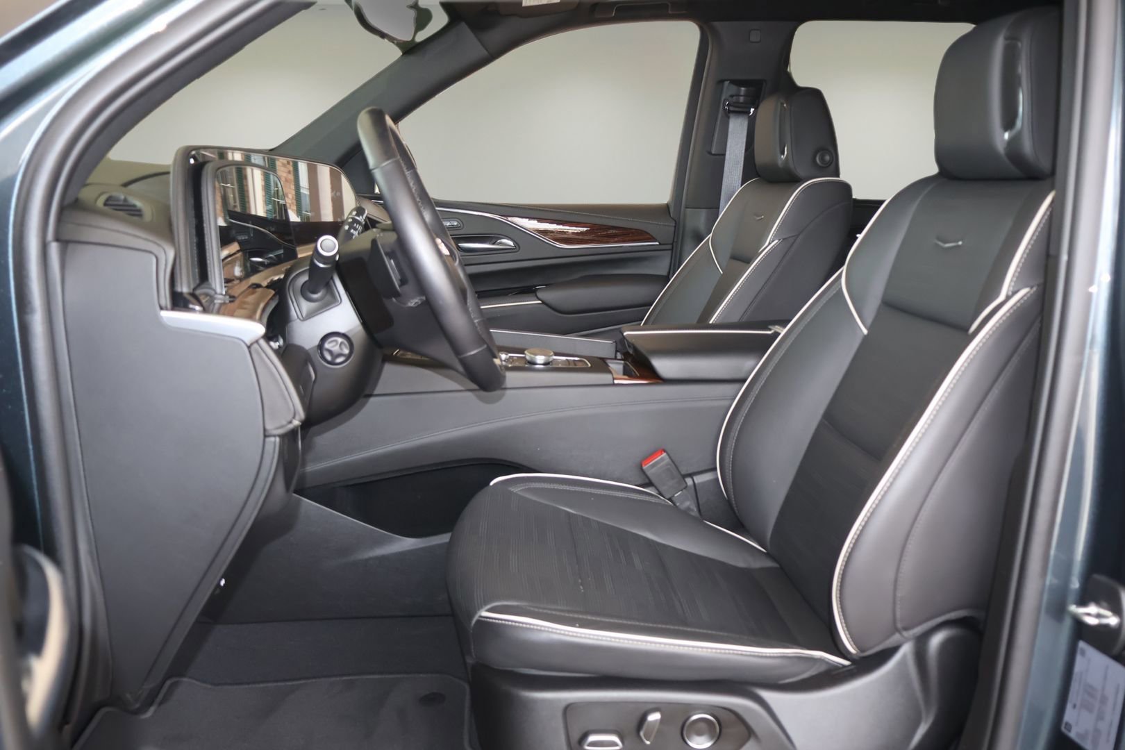 Used 2021 Cadillac Escalade Premium Luxury RWD image 11