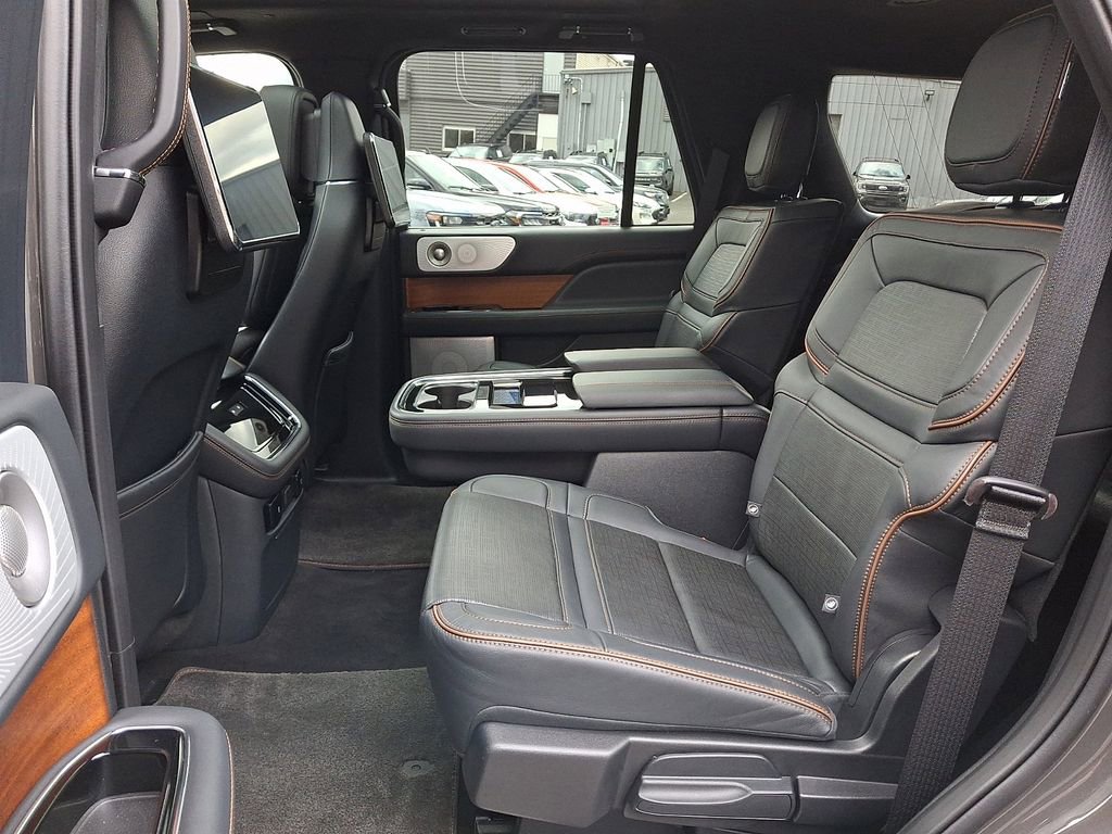 Used 2023 Lincoln Navigator Black Label image 10