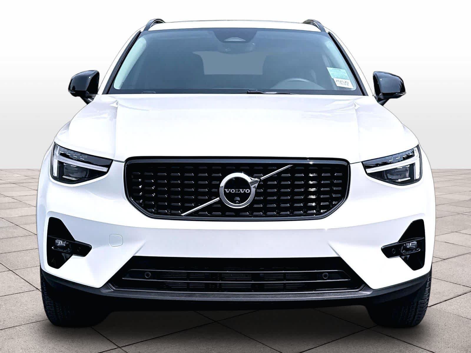 Used 2025 Volvo XC40 B5 Ultra AWD/4WD image 3