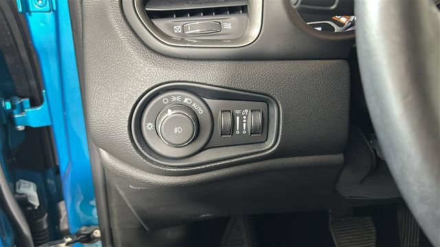 Used 2021 Jeep Renegade Limited AWD/4WD image 19