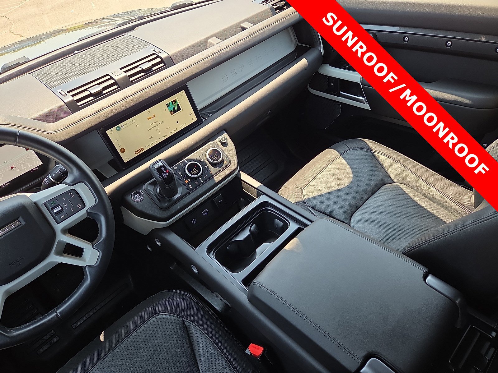 Used 2024 Land Rover Defender 110 X-Dynamic SE AWD/4WD image 13