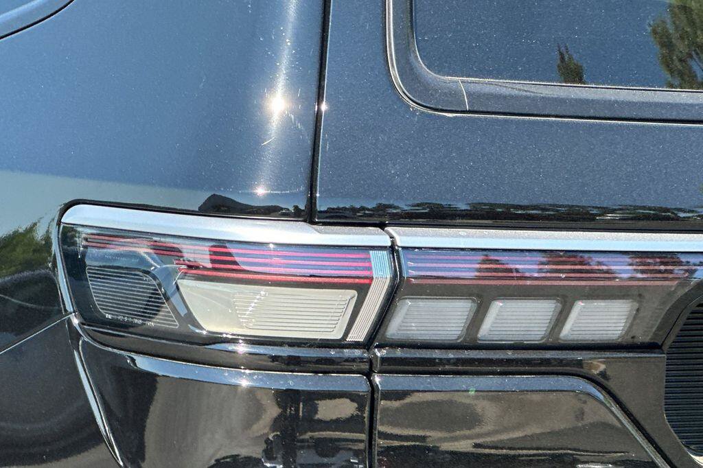 New 2026 Jeep Grand Wagoneer L 2WD w/ 8-Passenger Seating Package image 25
