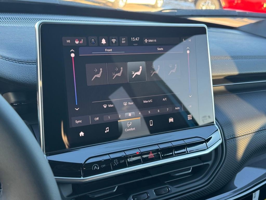 New 2026 Jeep Compass Latitude w/ Sun and Sound Group AWD/4WD image 24