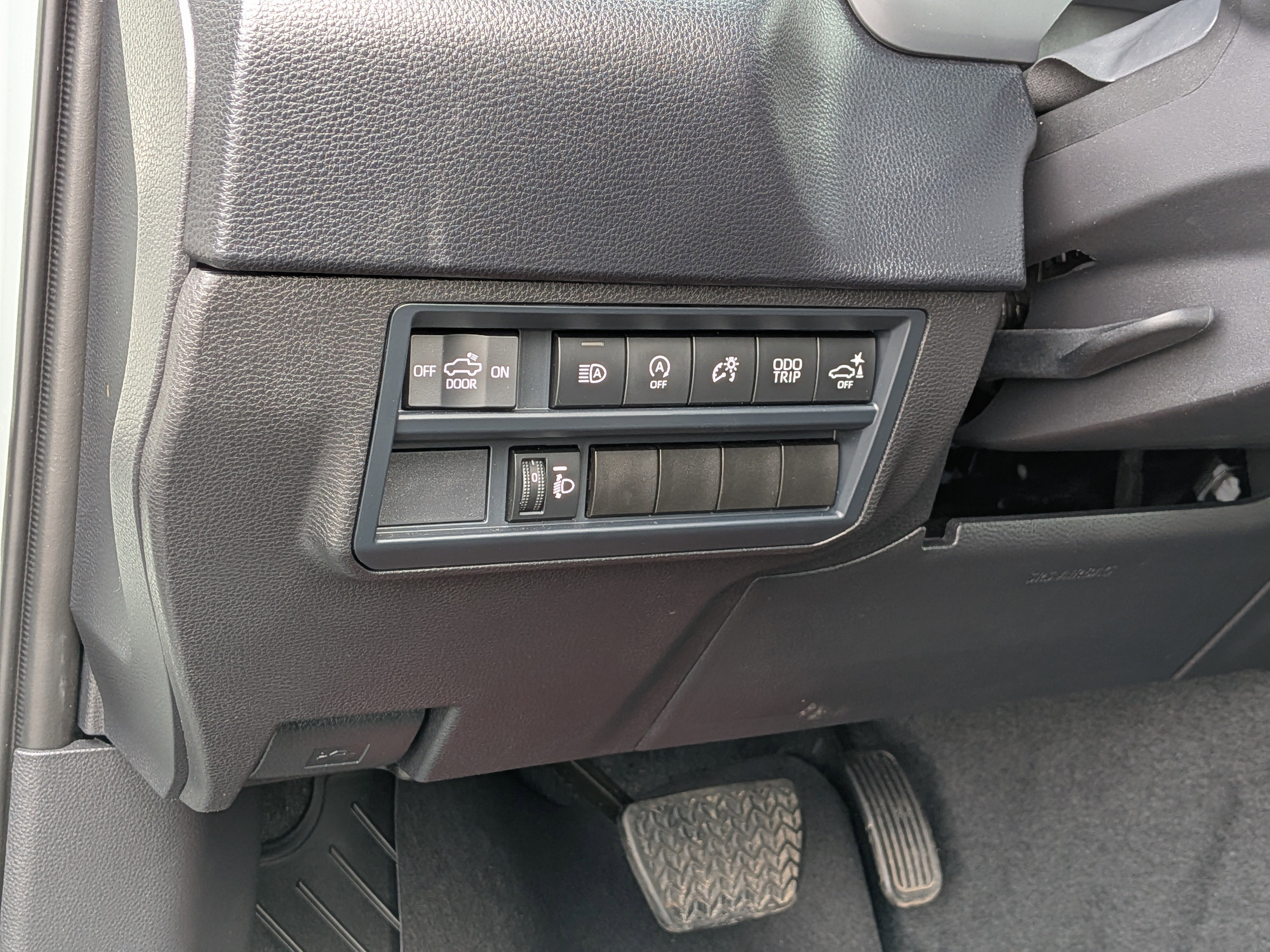 Used 2026 Toyota Tundra SR5 w/ SR5 Convenience Package AWD/4WD image 17