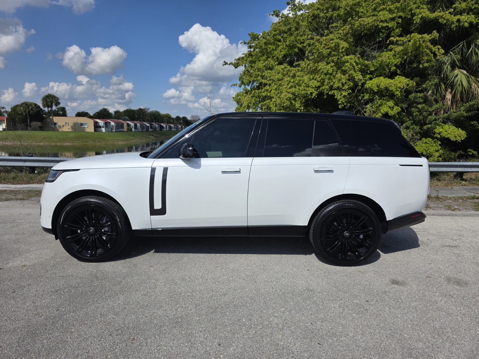 Certified 2024 Land Rover Range Rover SE image 7