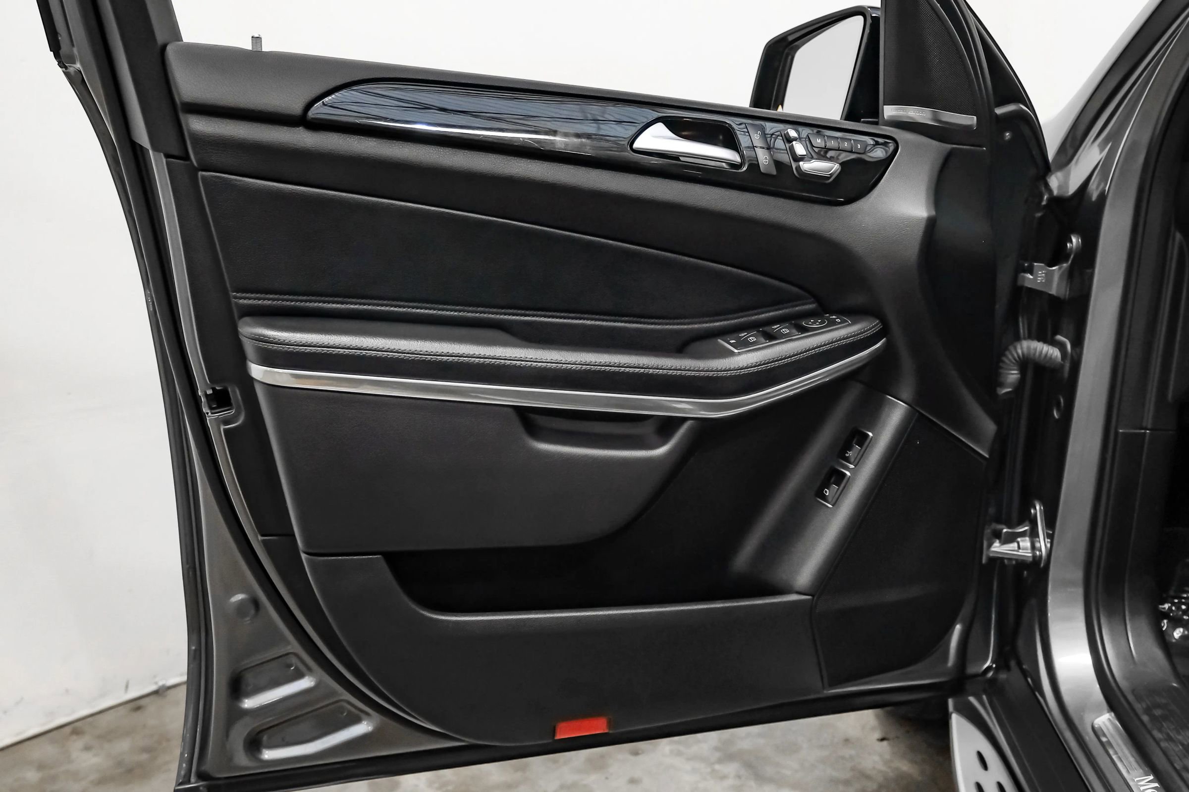 Used 2018 Mercedes-Benz GLS 550 4MATIC image 32