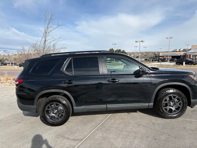 Used 2025 Honda Pilot TrailSport image 9