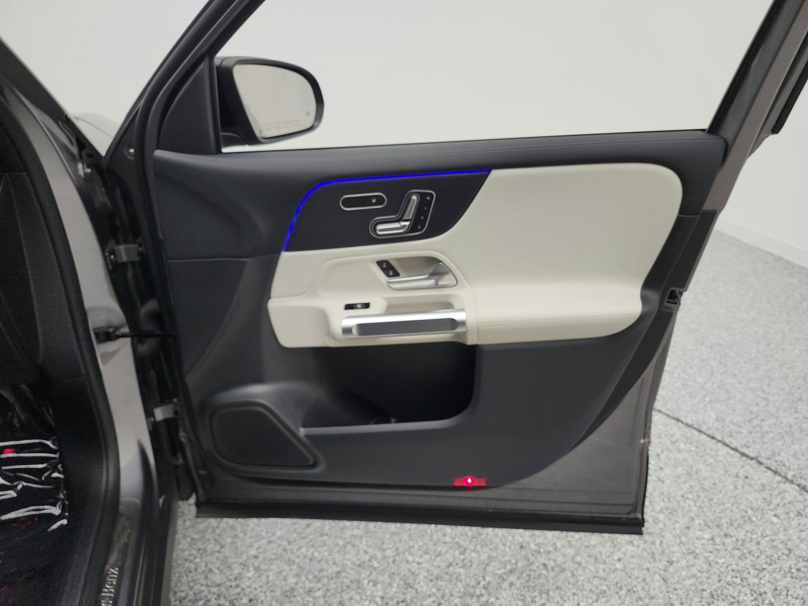 Used 2023 Mercedes-Benz GLB 250 image 25