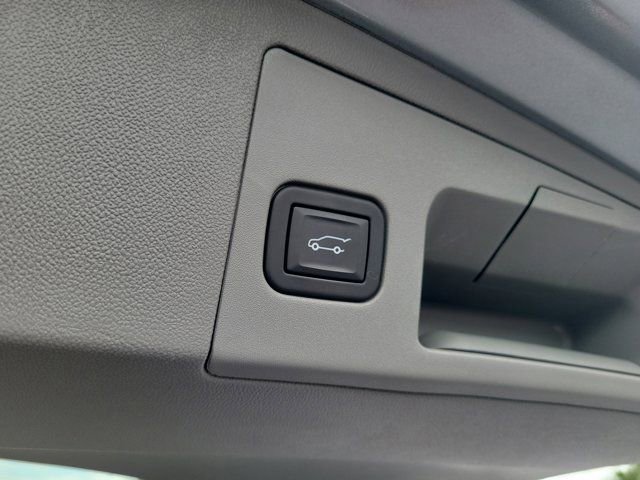 Used 2024 Cadillac XT5 Premium Luxury FWD image 13