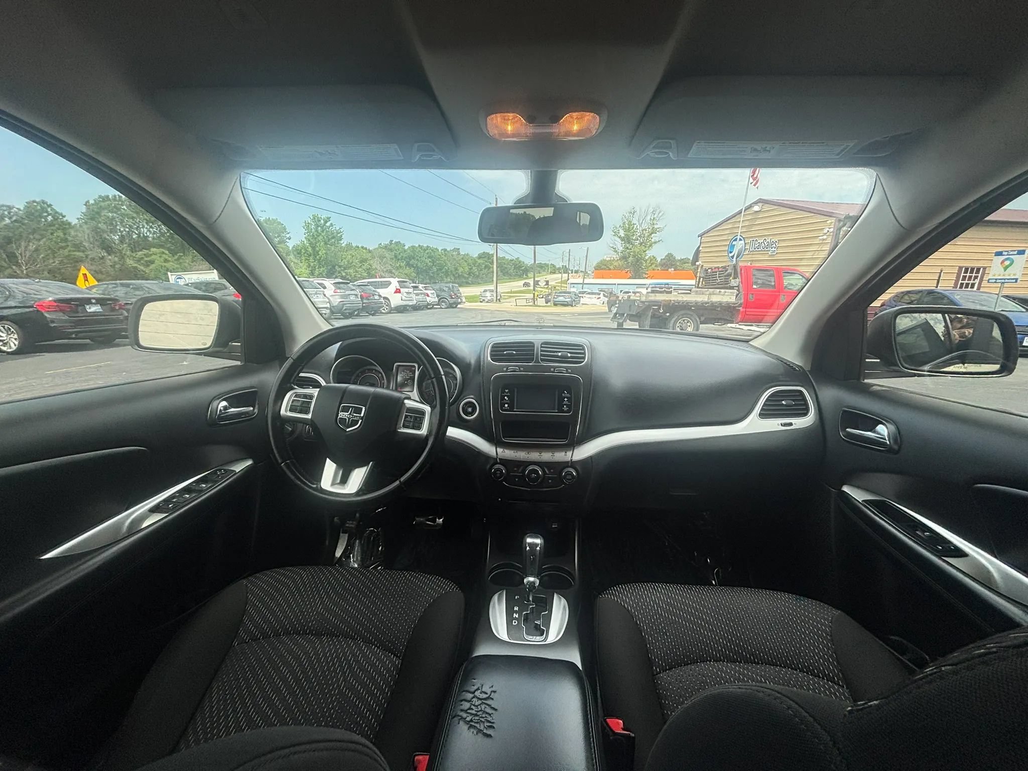 Used 2020 Dodge Journey SE w/ SE Popular Equipment Group FWD image 2
