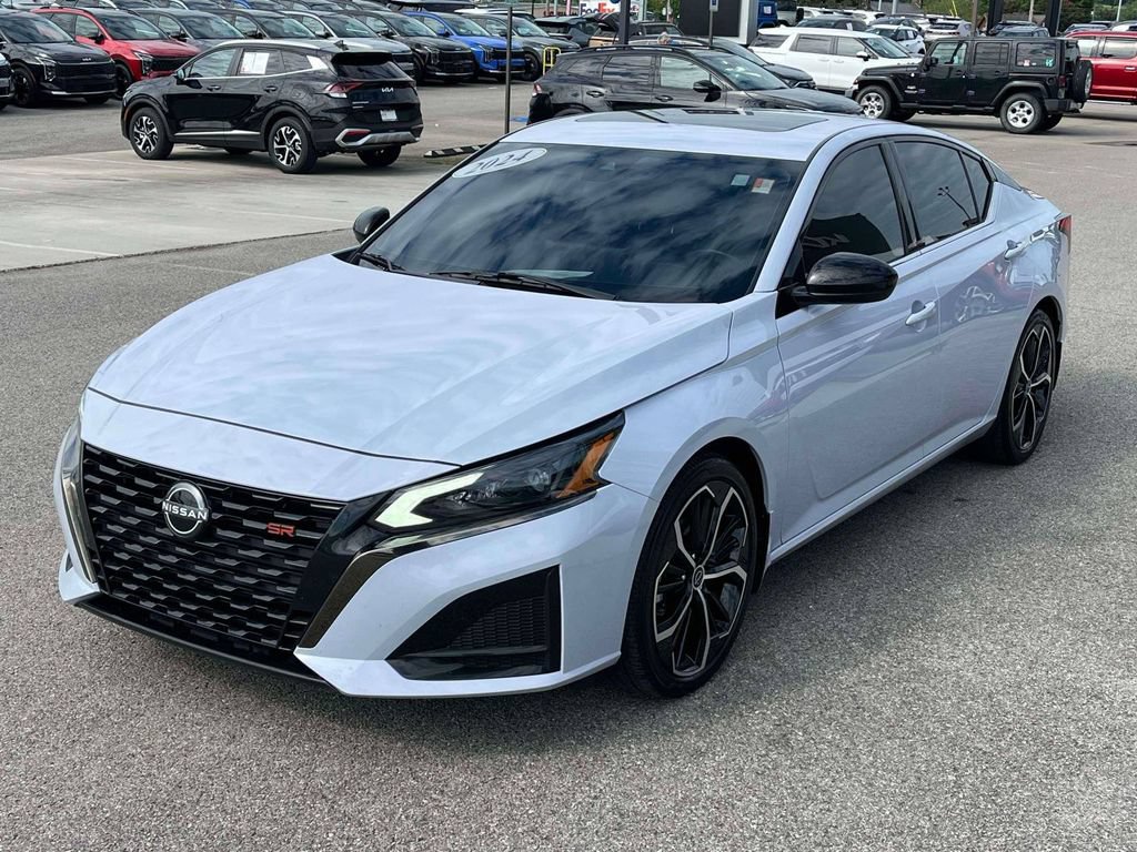 Used 2024 Nissan Altima 2.5 SR w/ SR Premium Package FWD image 30