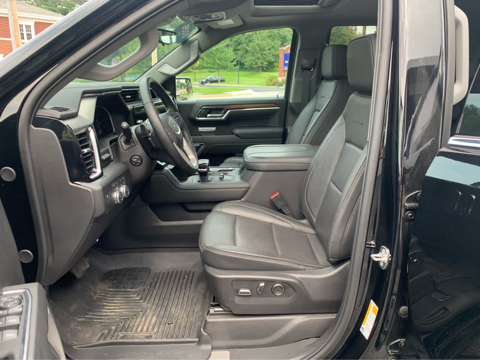 Used 2026 GMC Sierra 1500 Denali w/ Denali Reserve Package AWD/4WD image 11