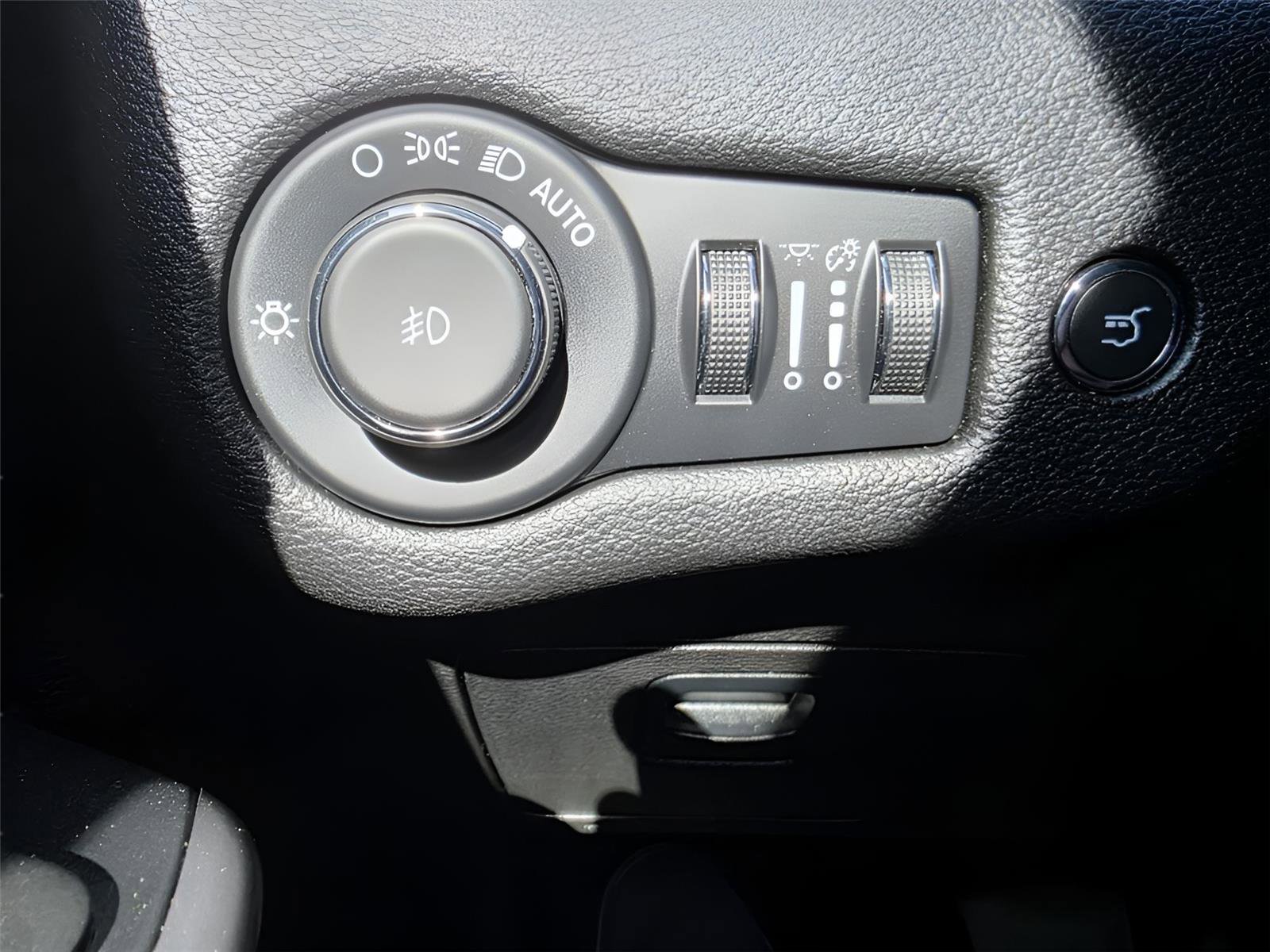 Used 2021 Jeep Cherokee Latitude Lux w/ Sun & Sound Group image 31