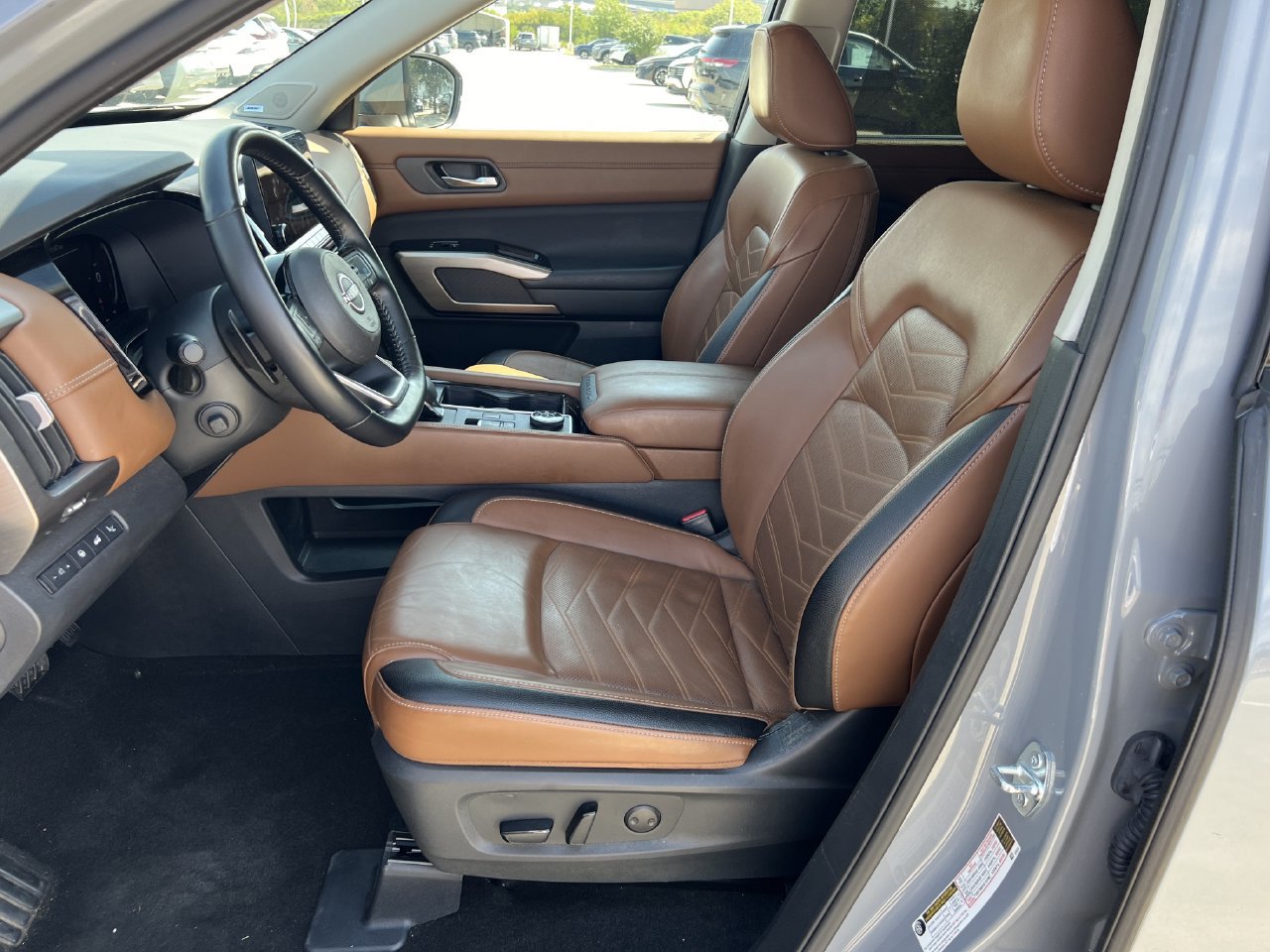 Used 2025 Nissan Pathfinder Platinum AWD/4WD image 6