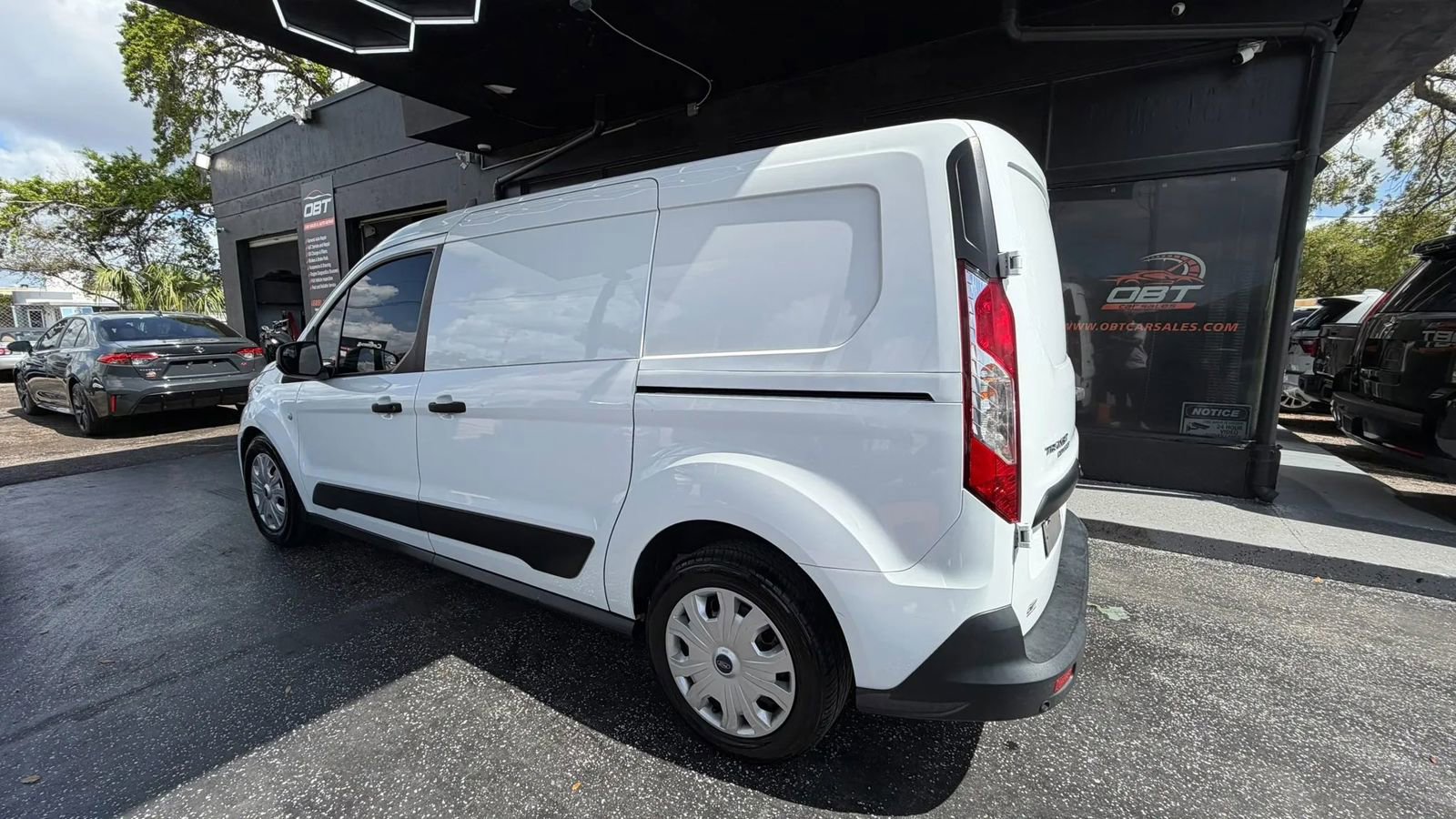 Used 2021 Ford Transit Connect XLT image 4