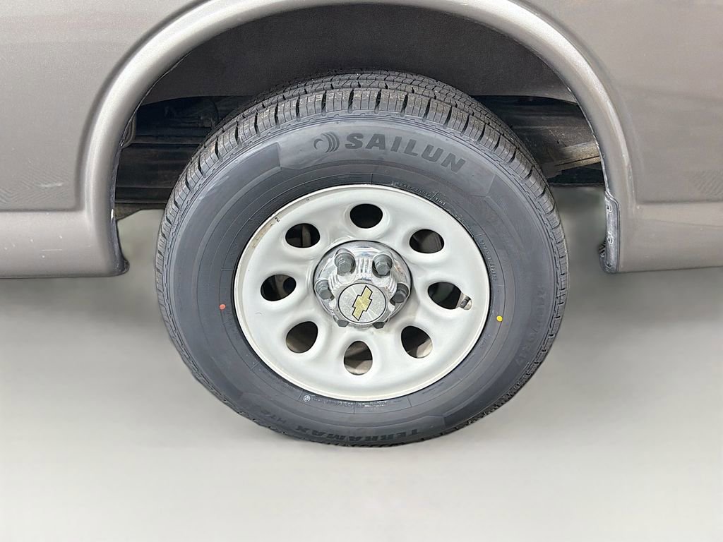 Used 2011 Chevrolet Express 1500 LT w/ LT Preferred Equipment Group AWD/4WD image 29