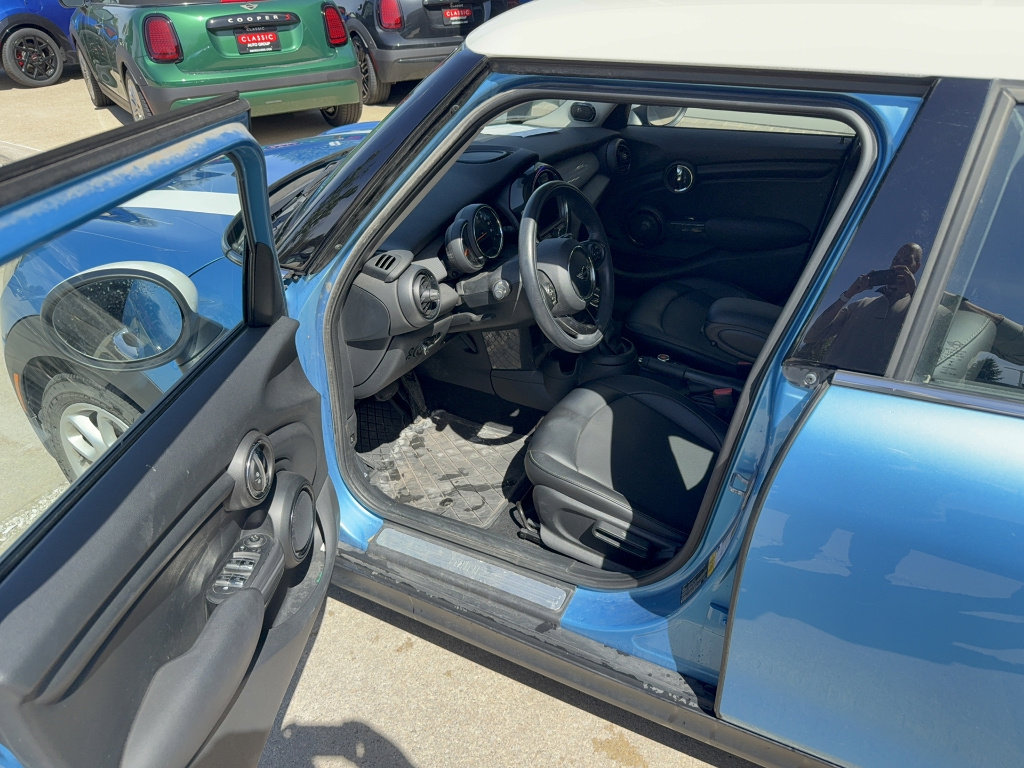 Used 2017 MINI Cooper 4-Door Hardtop FWD image 5