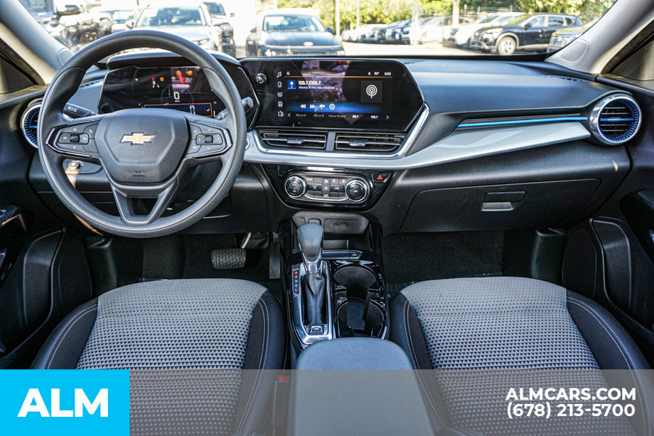 Used 2025 Chevrolet Trax LT FWD image 24