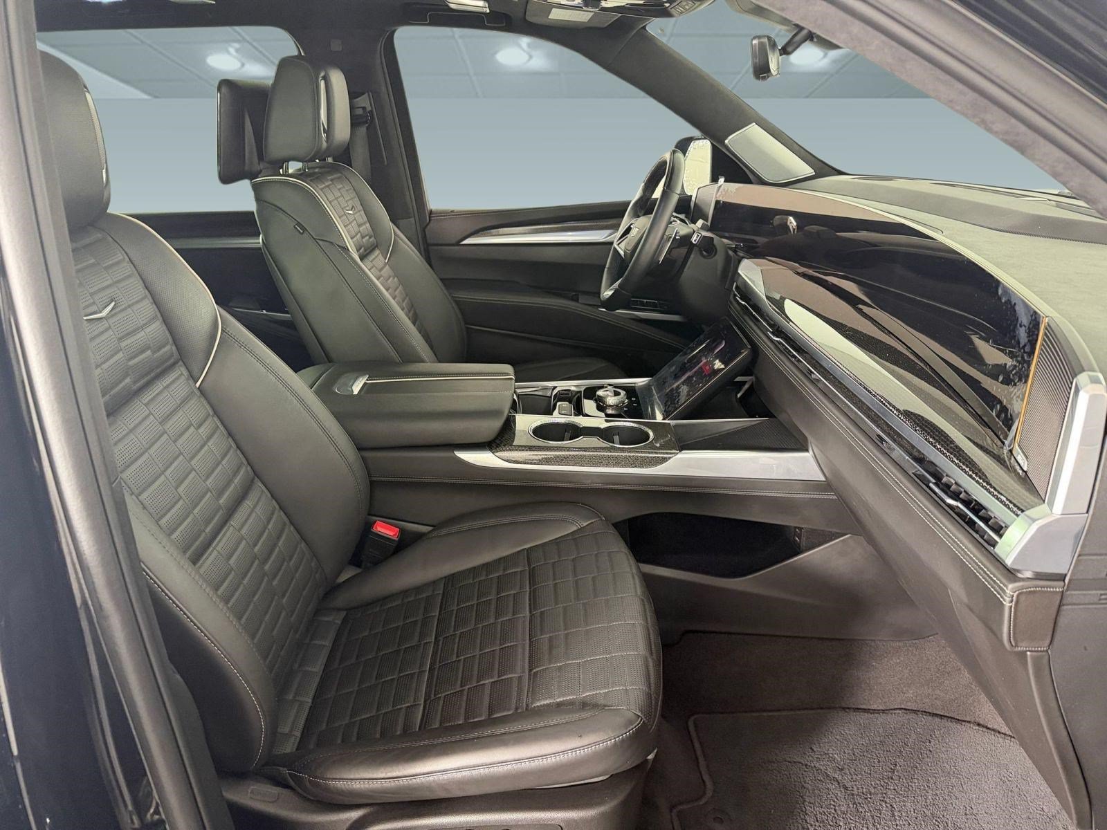 Used 2025 Cadillac Escalade ESV V AWD/4WD image 23