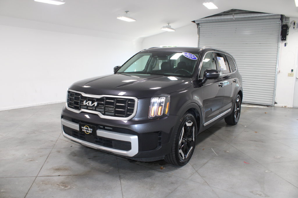 Used 2025 Kia Telluride S FWD image 4