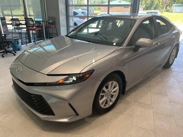 New 2025 Toyota Camry LE w/ Convenience Package