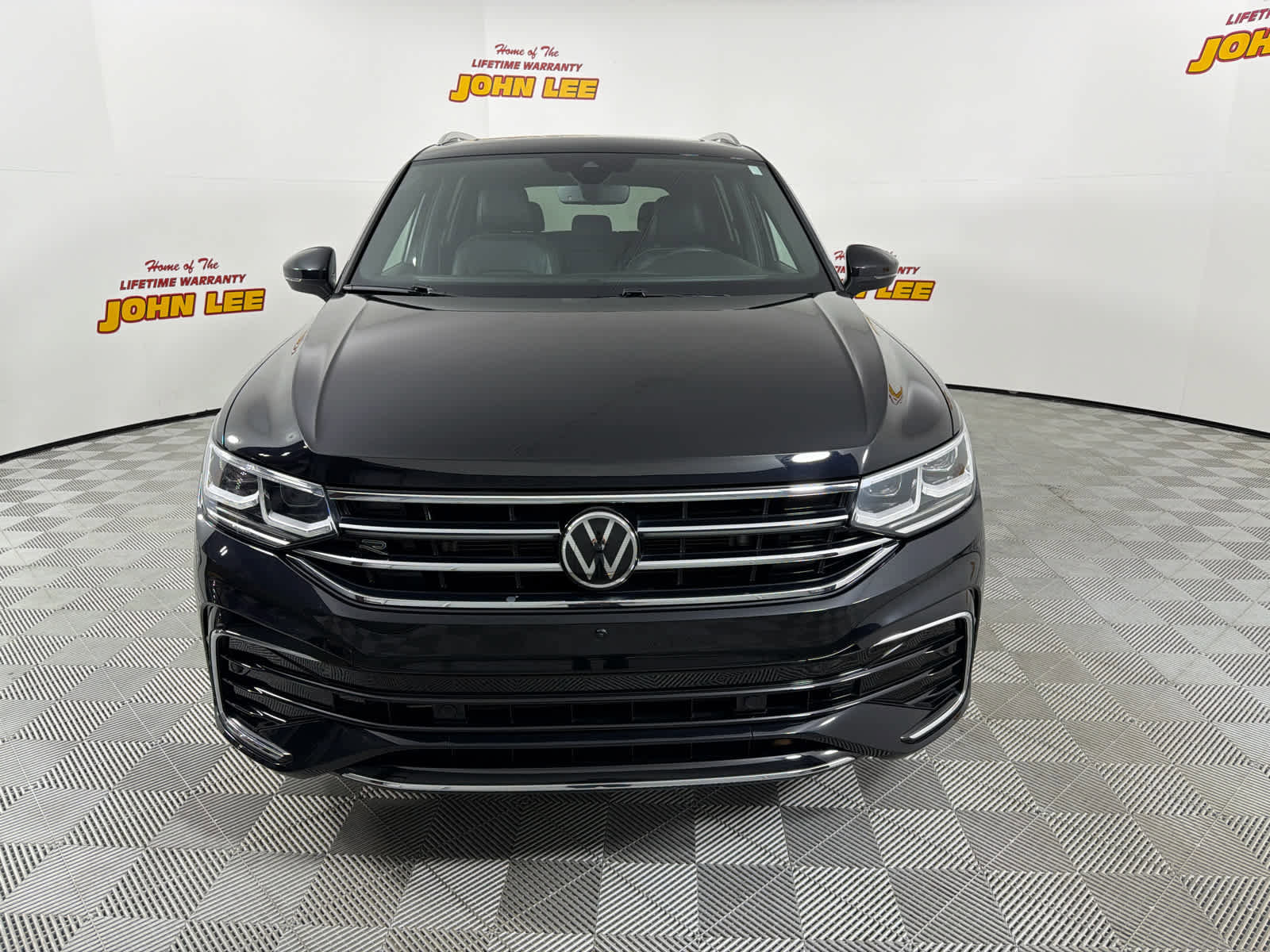 Used 2024 Volkswagen Tiguan SEL R-Line image 9
