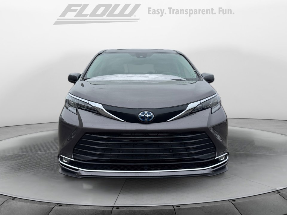 Certified 2024 Toyota Sienna XLE image 2