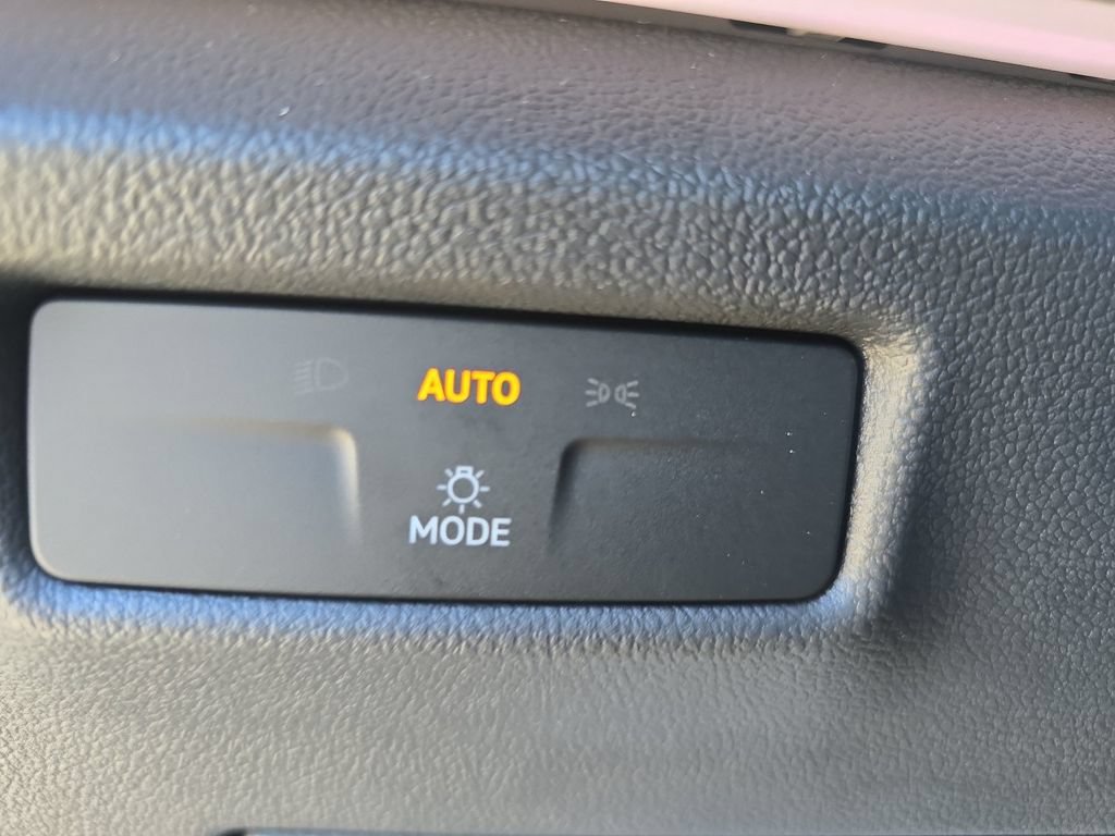 New 2026 Volkswagen Tiguan SE FWD image 22